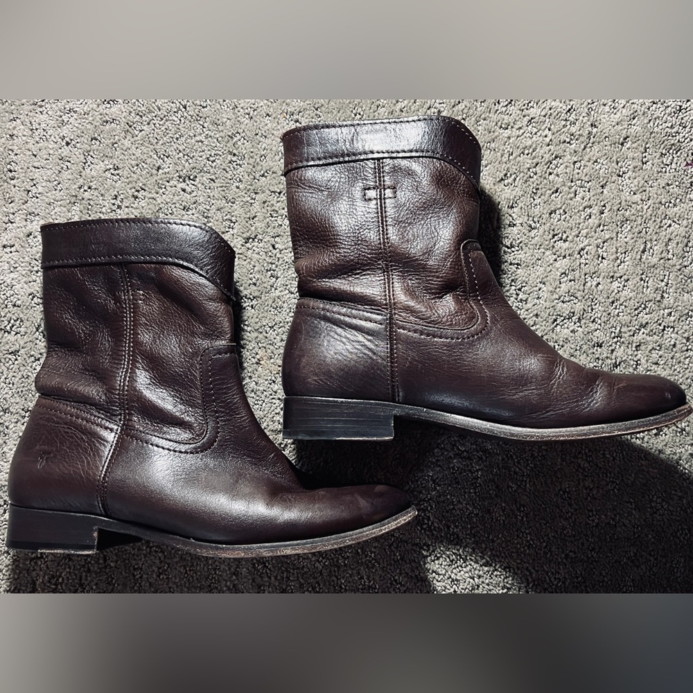 Frye Brown Cara Roper Short Sz 8